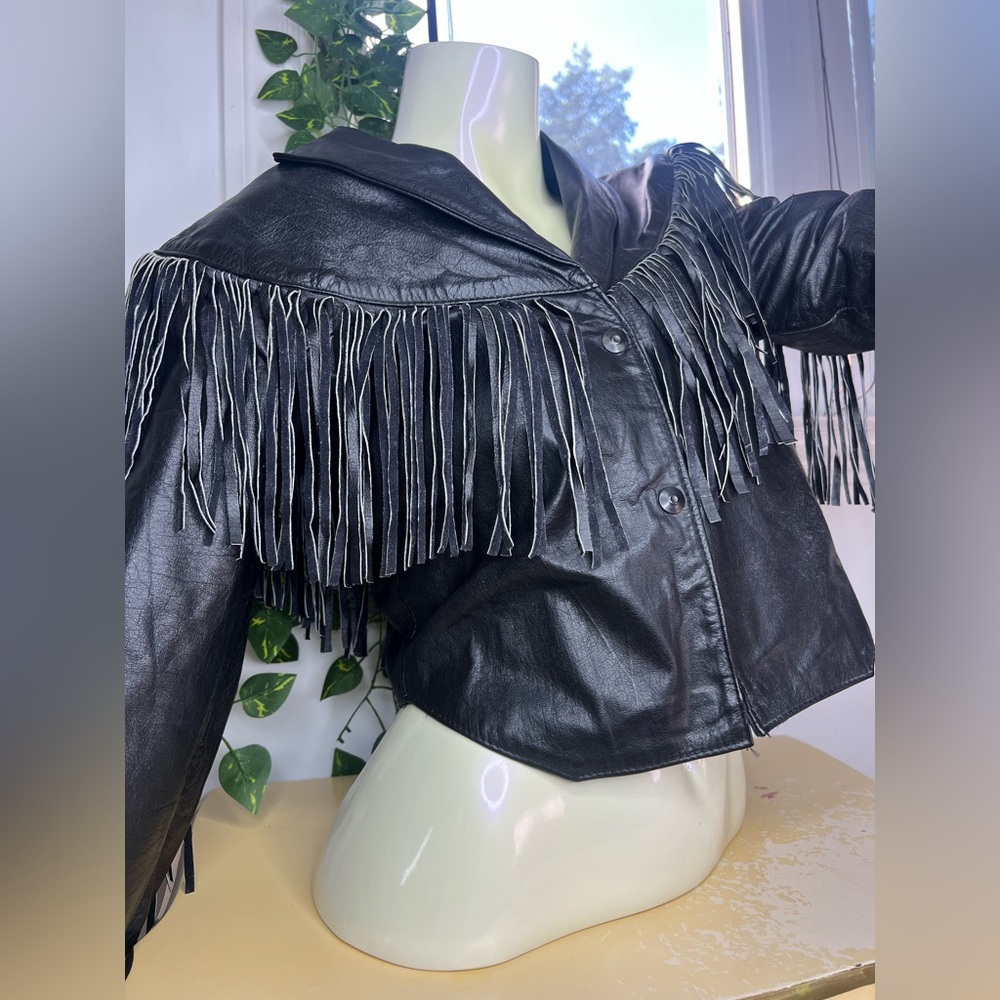 🖤✨Vintage Black Genuine Leather Fringe Jacket Enre
🏍️